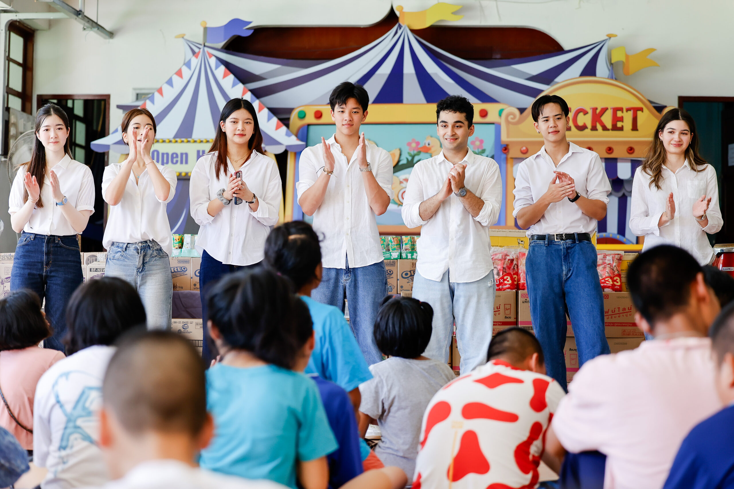 เอ็ม ดิสทริค ชวนเหล่าเซเลบริตี้ มอบความสุขให้กับผู้พิการทางการเห็น 
