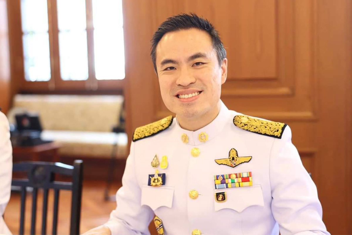 เอกนัฏ พร้อมพันธุ์