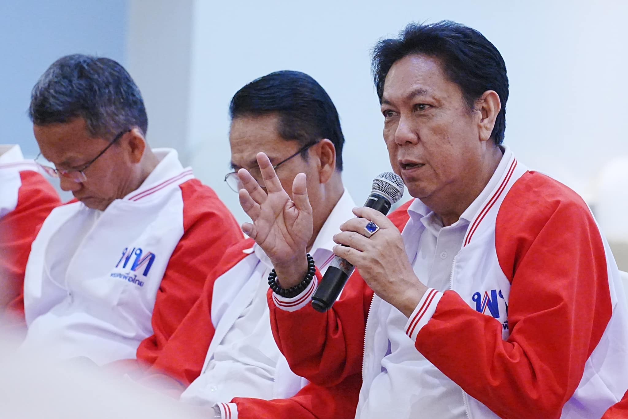 “วิสุทธิ์” เสนอ รมต.ทิ้งเก้าอี้ สส. ขู่เปิดชื่อ “ผู้แทนฯ” โดดประชุมสภา