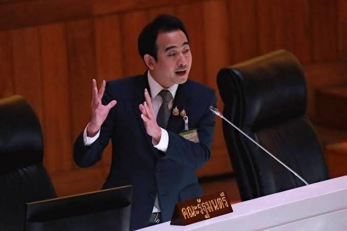 นายเผ่าภูมิ โรจนสกุล