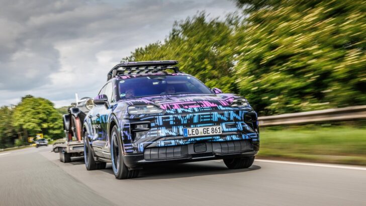 Camouflaged Cayenne Electric demonstrates performance and practicality ปอร์เช่ Porsche