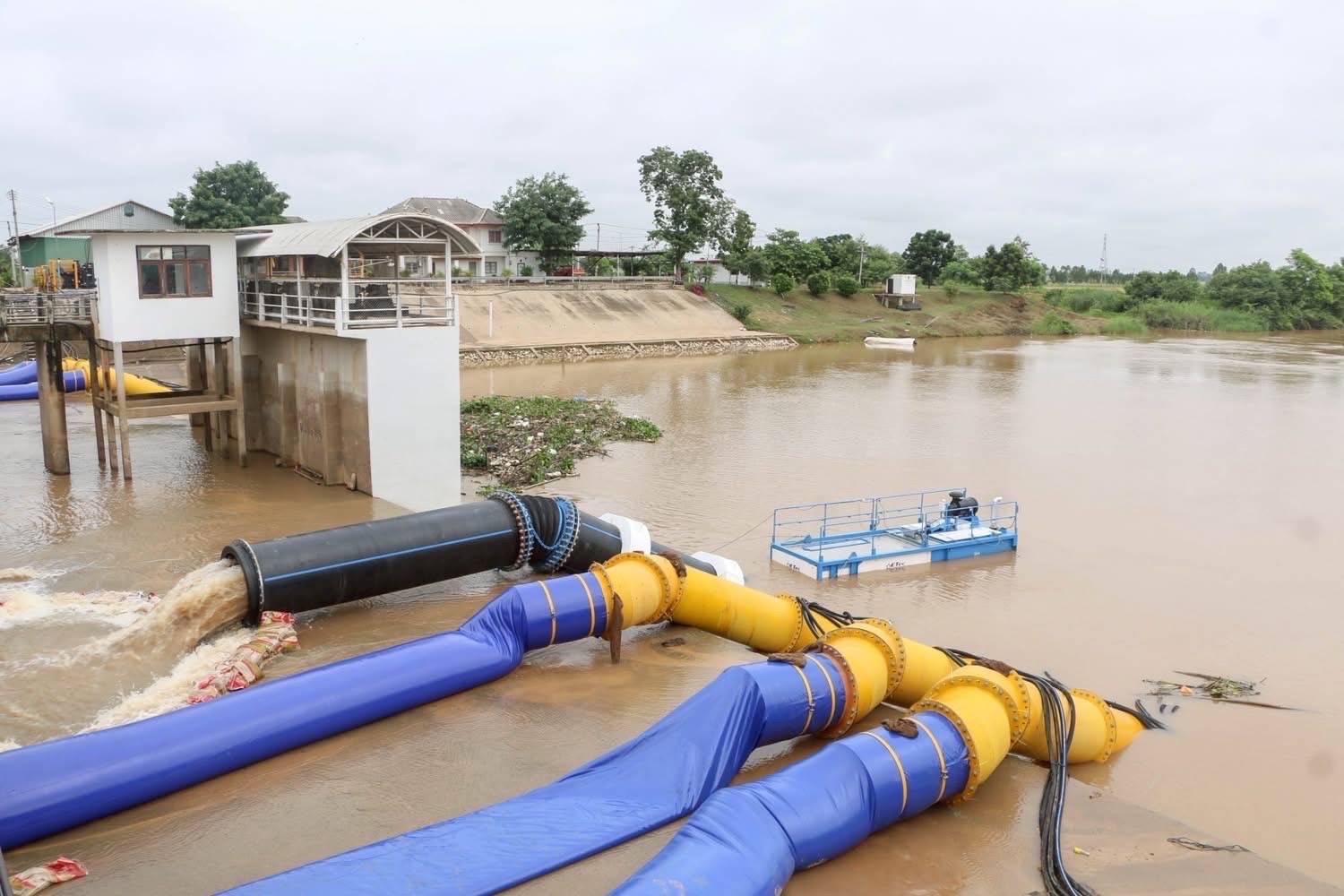 กรมชลประทานเร่งระบายน้ำเต็มกำลัง หลังแม่น้ำยมสุโขทัยยังสูง