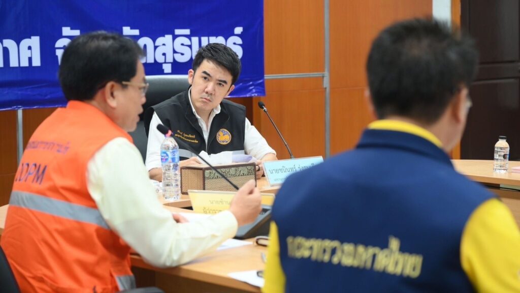 นายชนินทร์ รุ่งธนเกียรติ