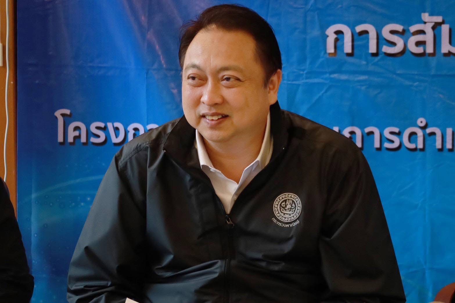 สุชาติ ชมกลิ่น