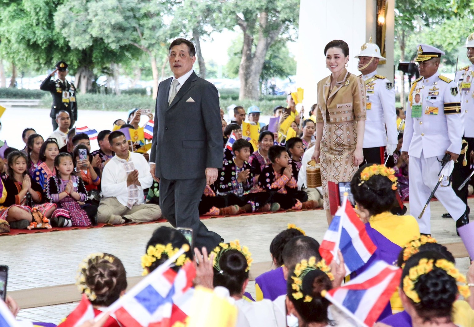 ในหลวง พระราชินี เสด็จฯ เชียงใหม่ “ปูทางสู่การตื่นรู้ ธรรมนาวาวัง”