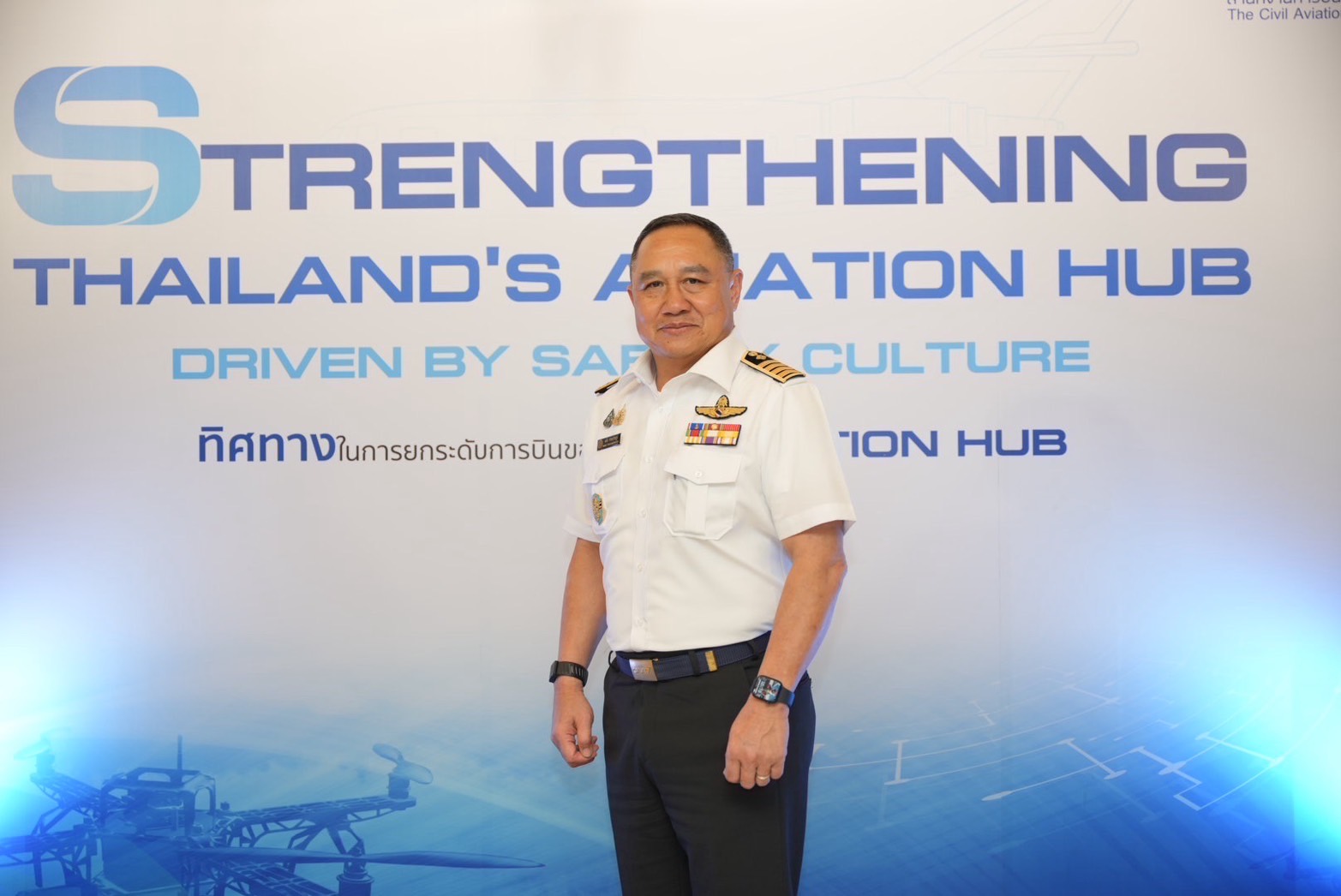 มนัท ชวนะประยูร