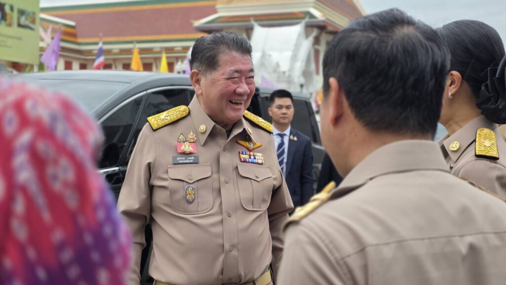 นายภูมิธรรม เวชยชัย