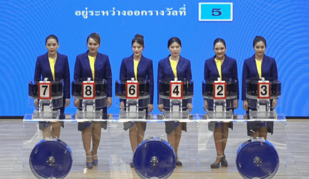 เจ้าหน้าที่หมุนรางวัล จากสนง.สลากกินแบ่งรัฐบาล งวด 1 ก.ค. 68