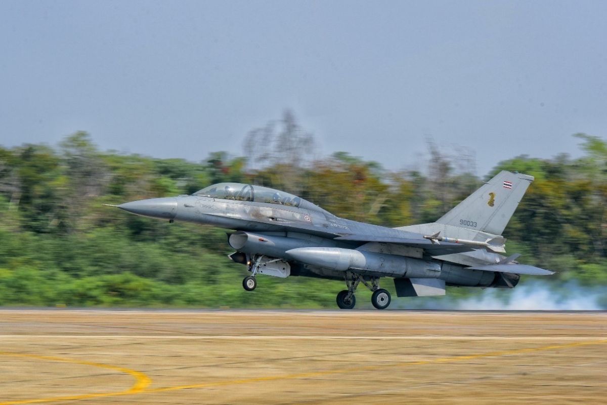 ทอ.ส่ง F-16 ทิ้งบอมบ์พื้นที่ยุทธบริเวณปราสาทตาเมือนธม-ตาควาย ปฏิบัติการสำเร็จ