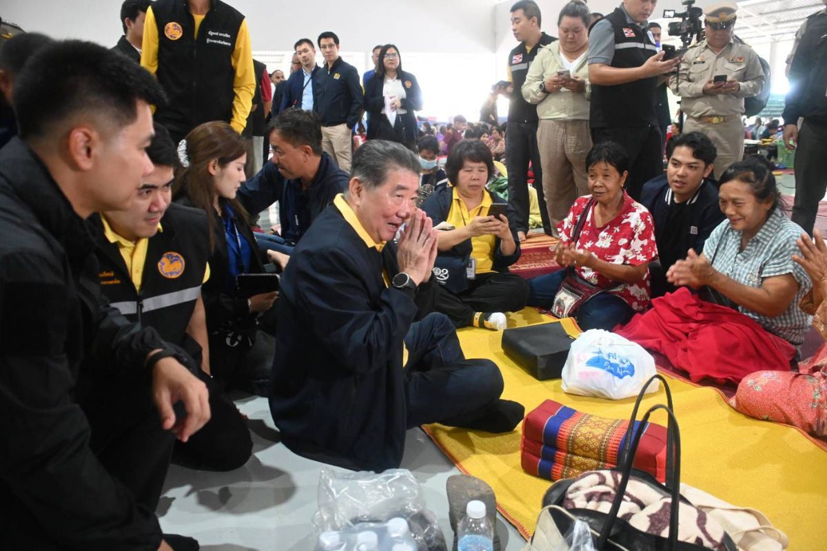 ‘ภูมิธรรม’ ลงพื้นที่จ.ตราด ตรวจเยี่ยมปชช. พร้อมกำชับผู้ว่าฯ พิทักษ์พื้นที่ส่วนหลัง