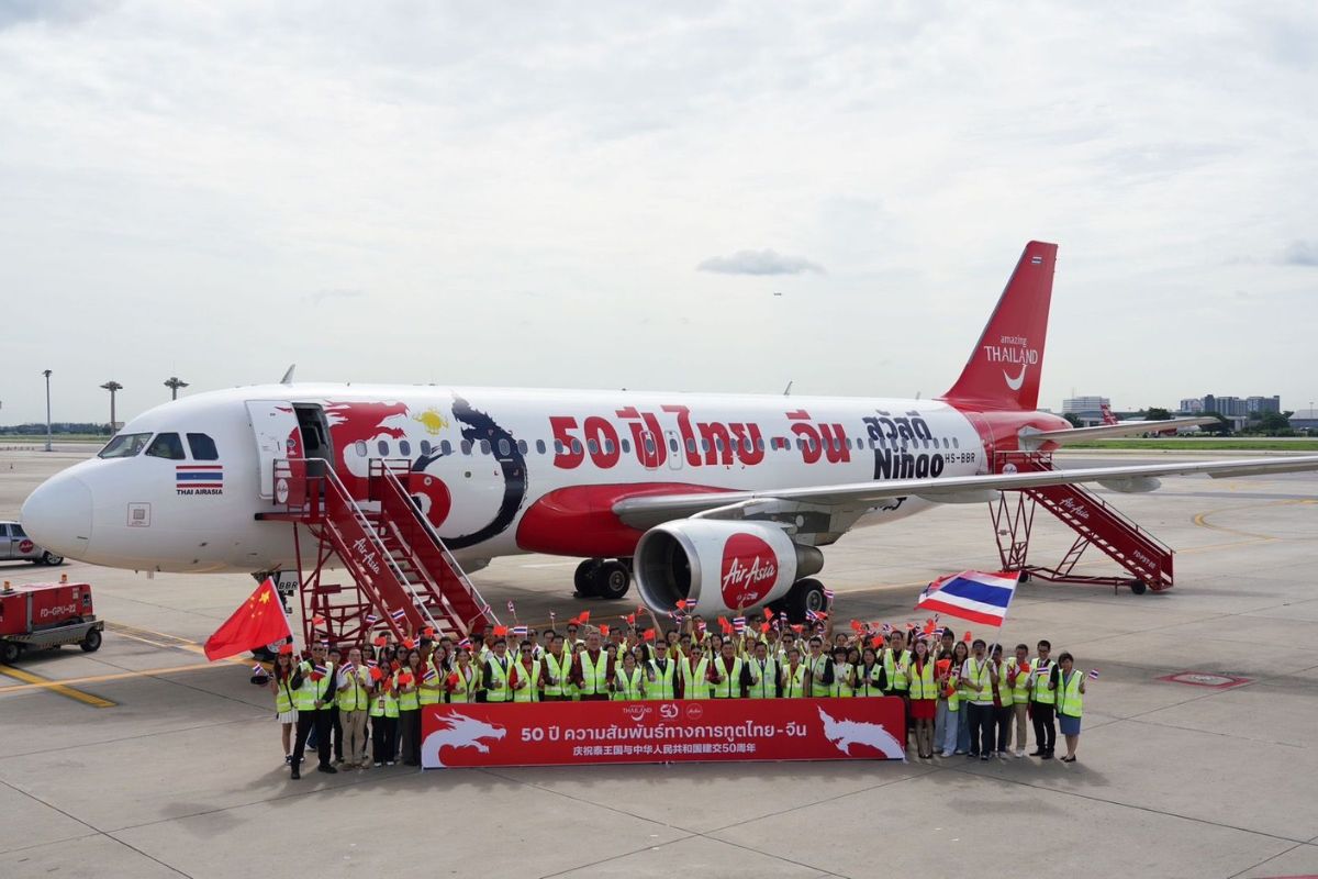แอร์เอเชียเปิดตัวลายเครื่องบินใหม่ 50 ปี ไทย-จีน ฉลองความสัมพันธ์ทางการทูต