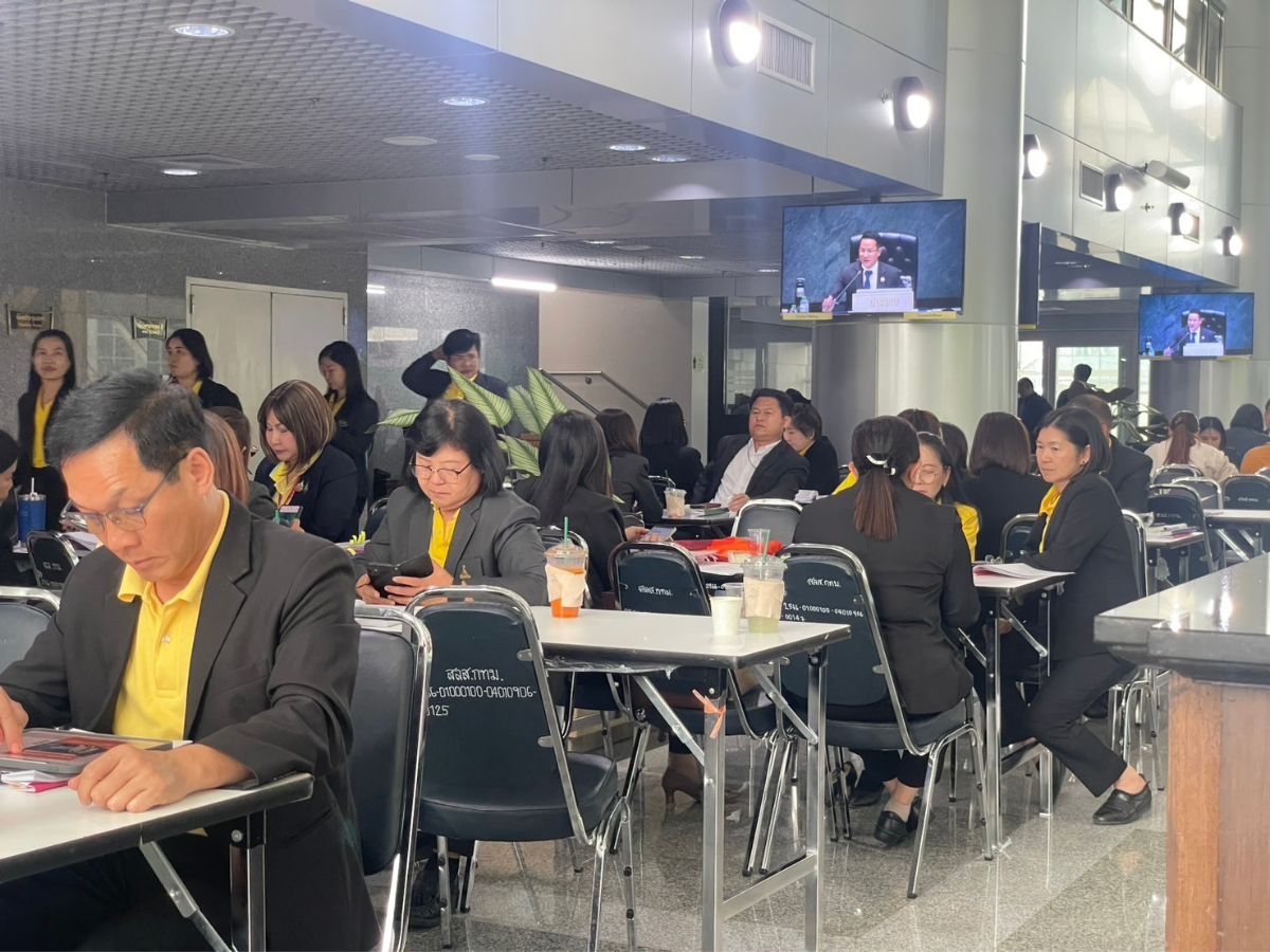 สภา กทม.ป่วน เลื่อนพิจารณางบฯ-ทวงญัตติเปลี่ยนตัวประธาน
