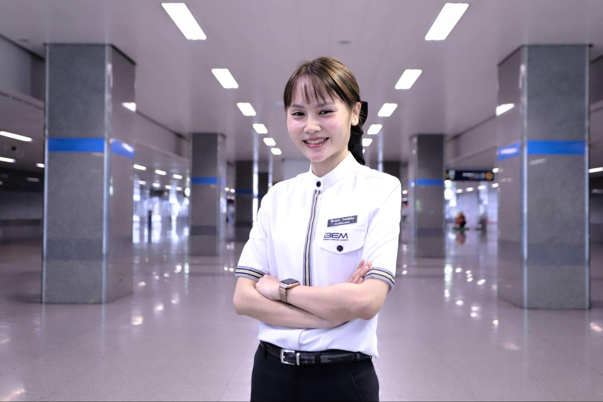 นางสาวศิริกาญจน์ โรจนอนันต์กุล เจ้าหน้าที่สถานีรถไฟฟ้า MRT
