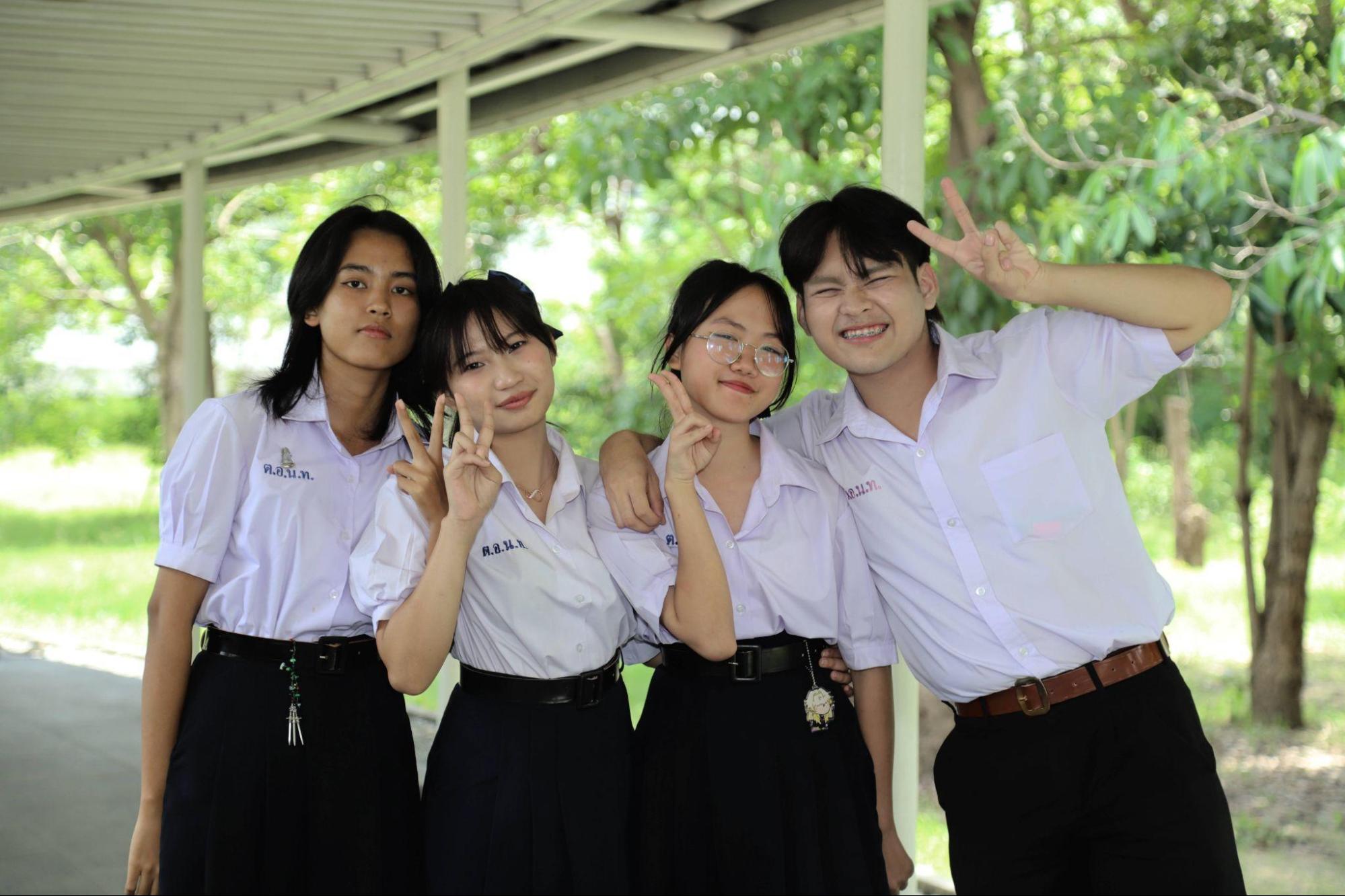 จากซ้าย : นางสาวรุ่งทิวา ไชยรัตน์, นางสาวธัญพิชชา นนนุศาสตร์, นางสาวสรชา กังวะโล และ นายกวินท์ กลยาณีย์