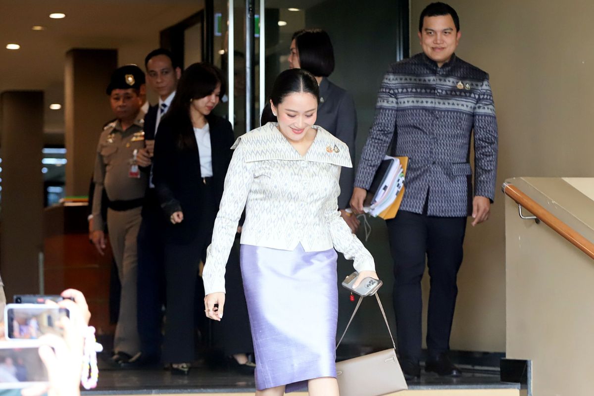 แพทองธาร ยิ้มไม่ตอบ ปมทีมทำเอกสารแจงศาลฯ-สภาล่ม แซวสื่อมีคำถามทุกวันเลย