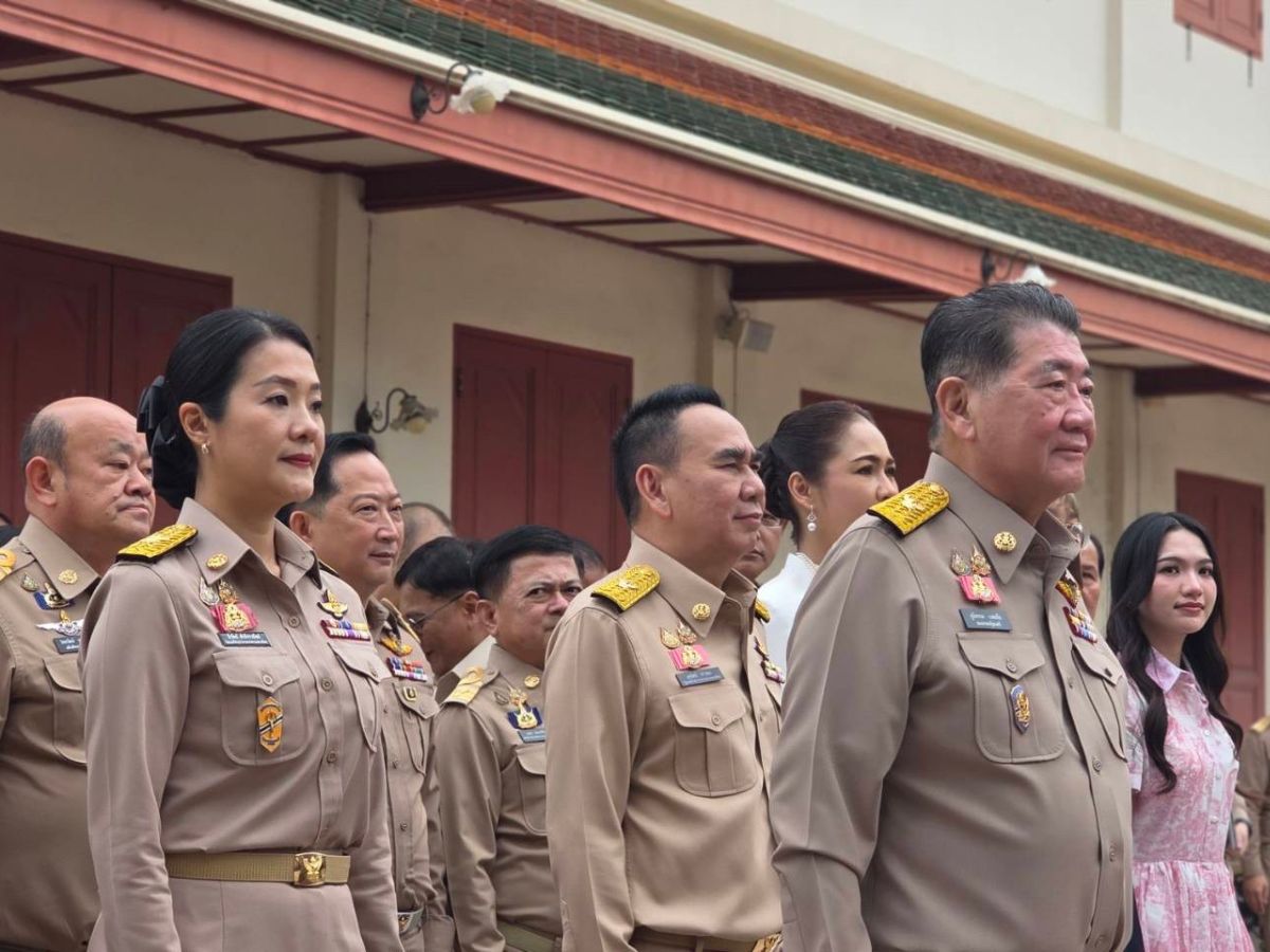 ภูมิธรรม ถือฤกษ์ดีก่อนเริ่มงานมหาดไทย นำ 2 รมช.มท. เข้าเฝ้า สังฆราชฯ