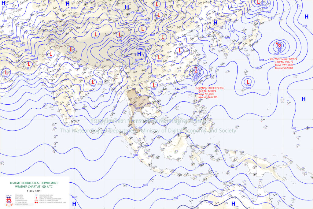 แผนที่อากาศผิวพื้น : หย่อมความกดอากาศต่ำปกคลุมบริเวณประเทศเวียดนามตอนบน และมีพายุโซนร้อน “ดานัส” บริเวณชายฝั่งด้านตะวันออกของประเทศจีน