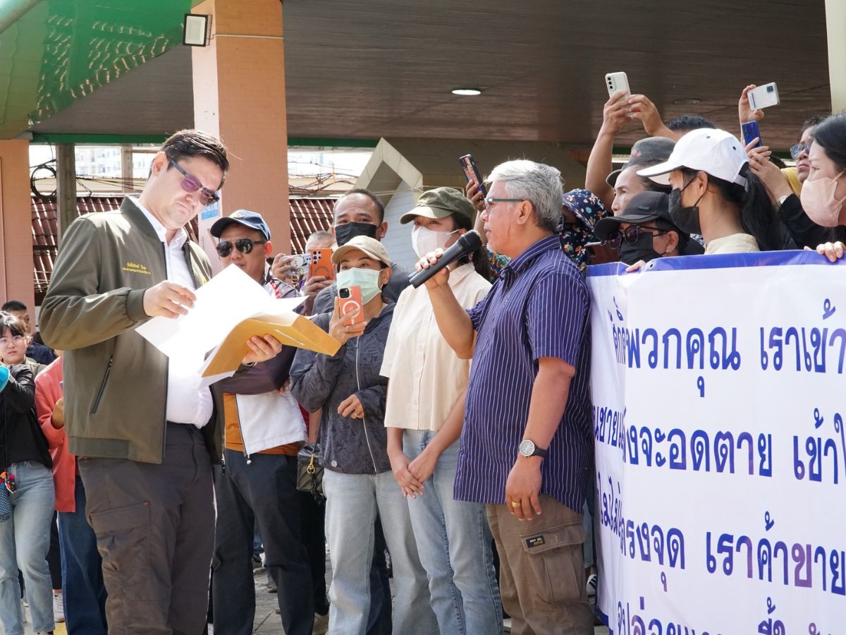  “โรม” ลงพื้นที่สระแก้ว รับ 7 ข้อเสนอ ผู้ค้าชี้ ปิดด่านไม่ช่วยแก้คดีสแกมเมอร์