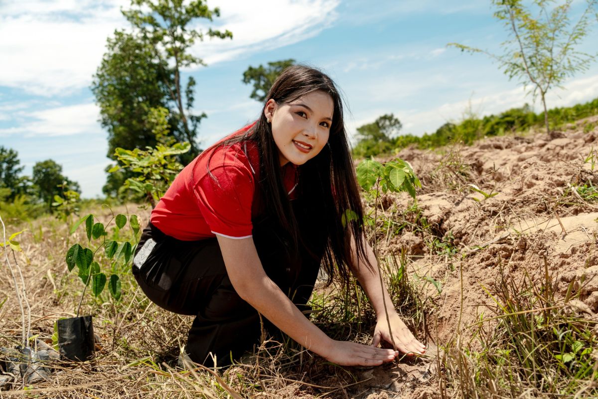 เจแอนด์ที เอ็กซ์เพรส ผนึกกรมป่าไม้ ลุย CSR ปลูกป่าต่อเนื่อง 10 ปี