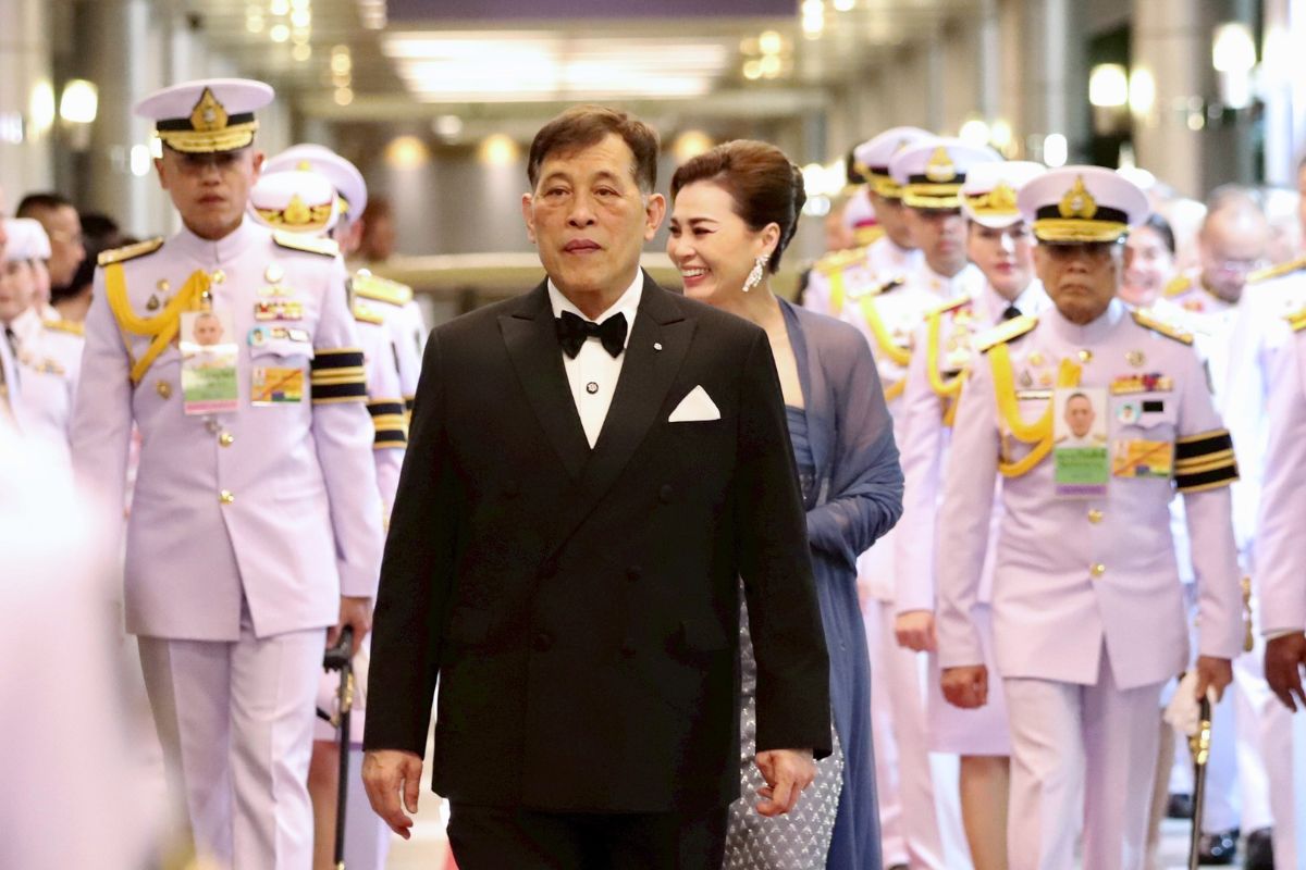 ในหลวง-พระราชินี ทอดพระเนตรคอนเสิร์ตทัพฟ้าคู่ไทยเพื่อ “ชัยพัฒนา”
