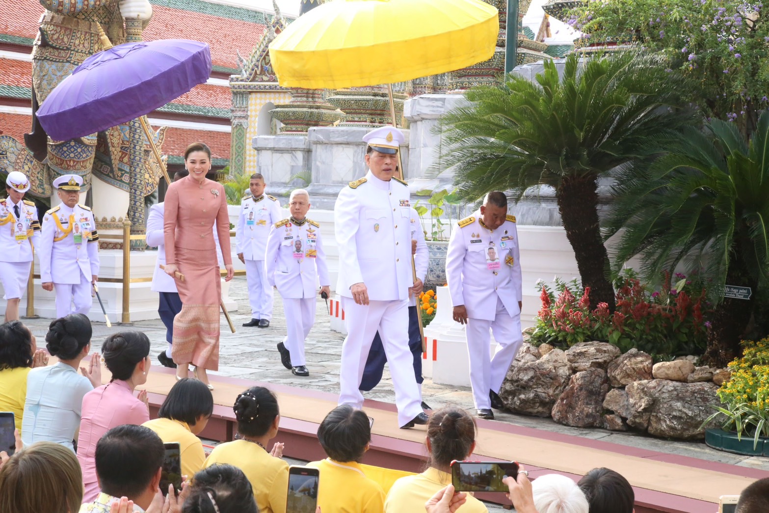ในหลวง-พระราชินี ทรงบำเพ็ญพระราชกุศล เนื่องในวันอาสาฬหบูชา