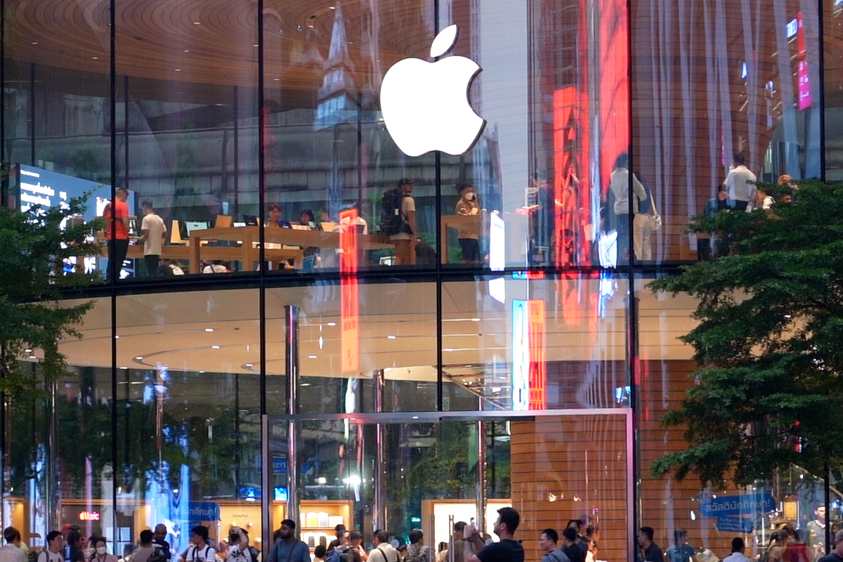 โมเมนตัม ‘สมาร์ทโฟนพับ’ กดดัน Apple ก่อนเปิดตัว iPhone 17