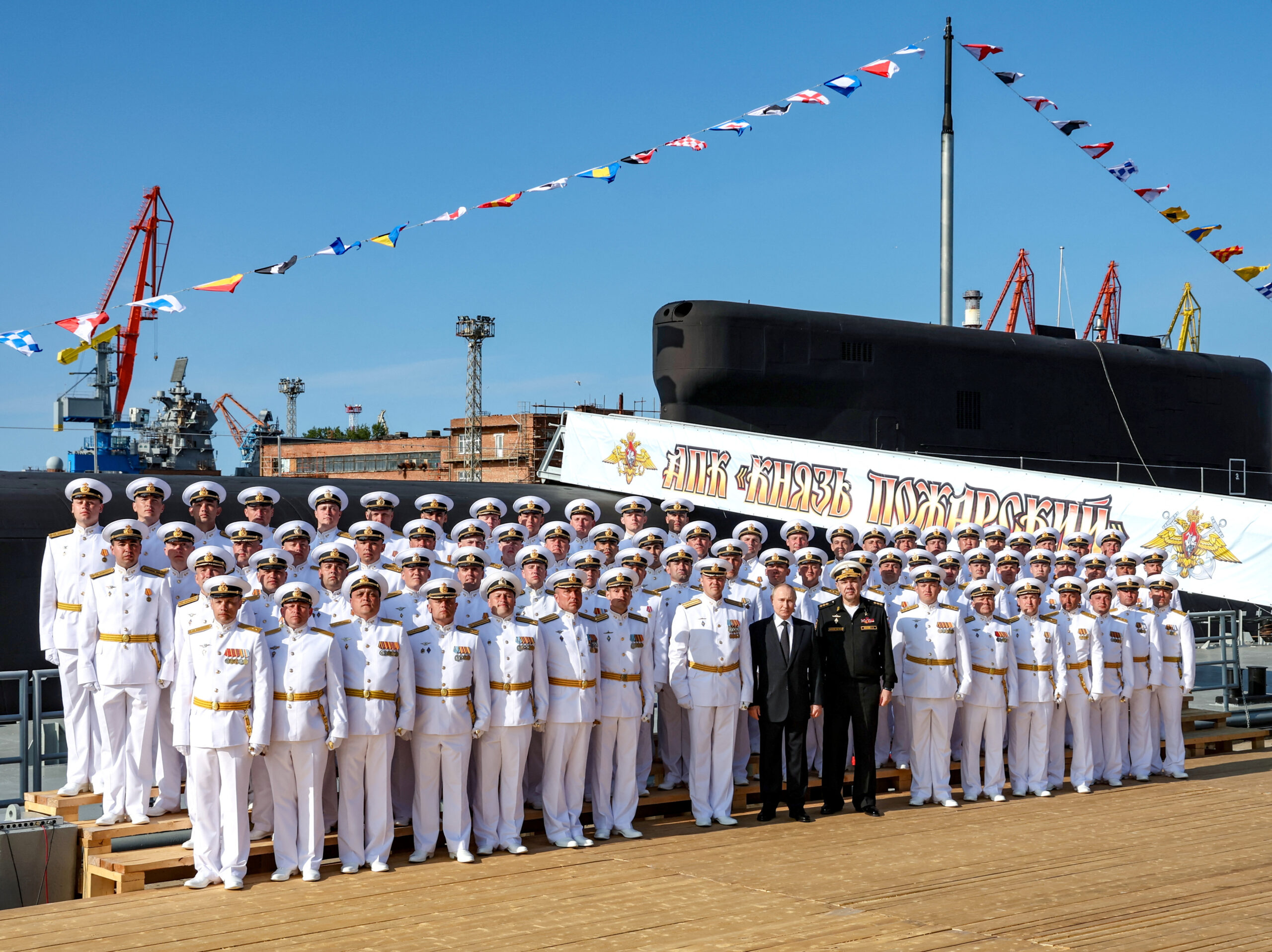 ทรัมป์สั่งเคลื่อนเรือดำน้ำนิวเคลียร์ ตอบโต้วาจายั่วยุ อดีตปธน.รัสเซีย