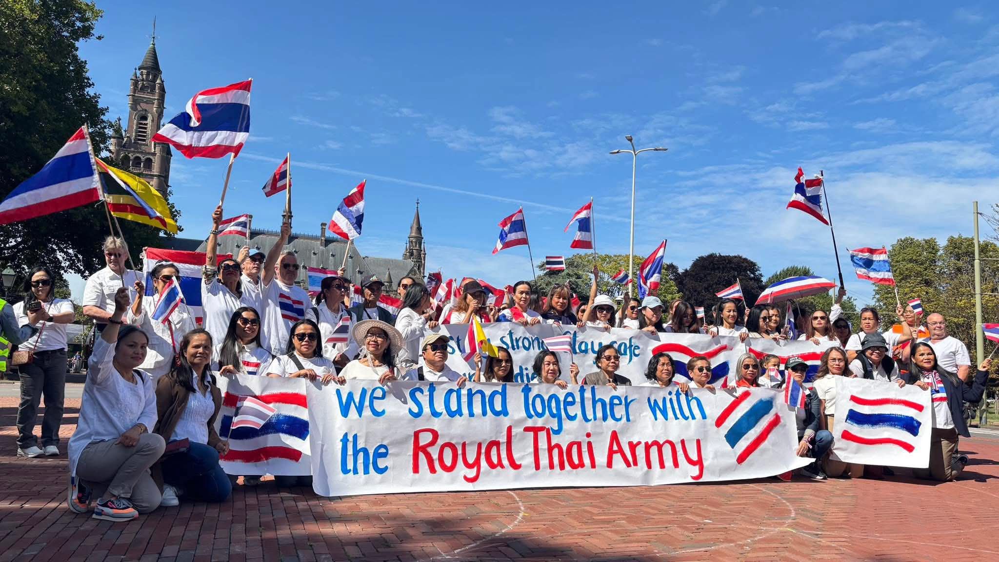 คนไทยในเนเธอร์แลนด์ เรียกร้องสันติภาพ-ไว้อาลัยเหตุปะทะชายแดน