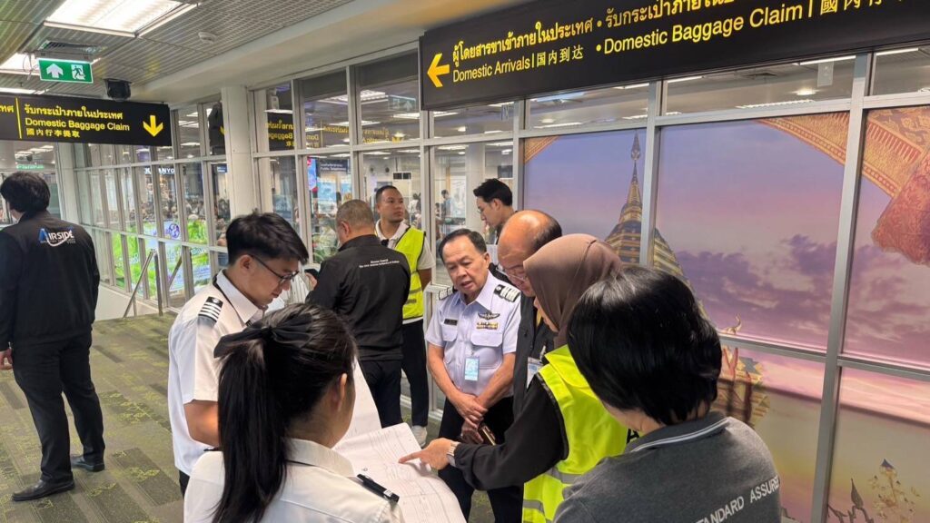พลอากาศเอกมนัท ชวนะประยูร