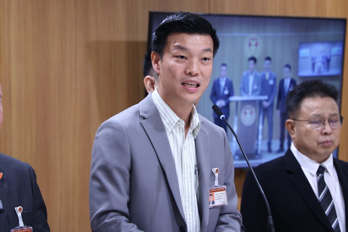 ผู้นำฝ่ายค้าน หนุนรัฐบาลใช้แพ่ง-อาญาฟ้องผู้นำกัมพูชา