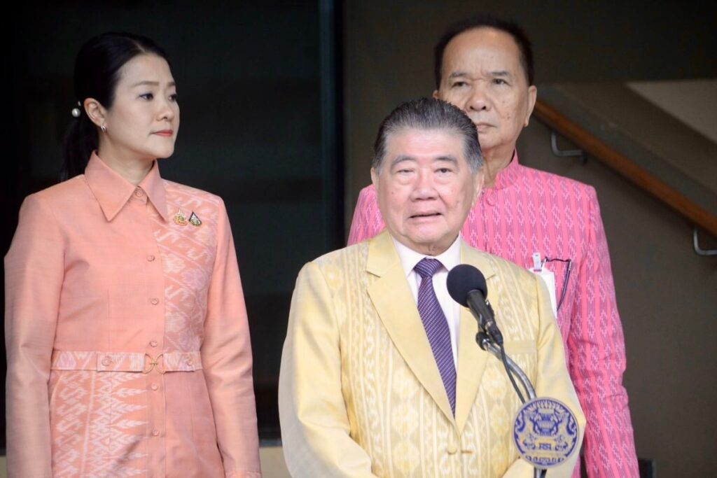 ภูมิธรรม เวชยชัย