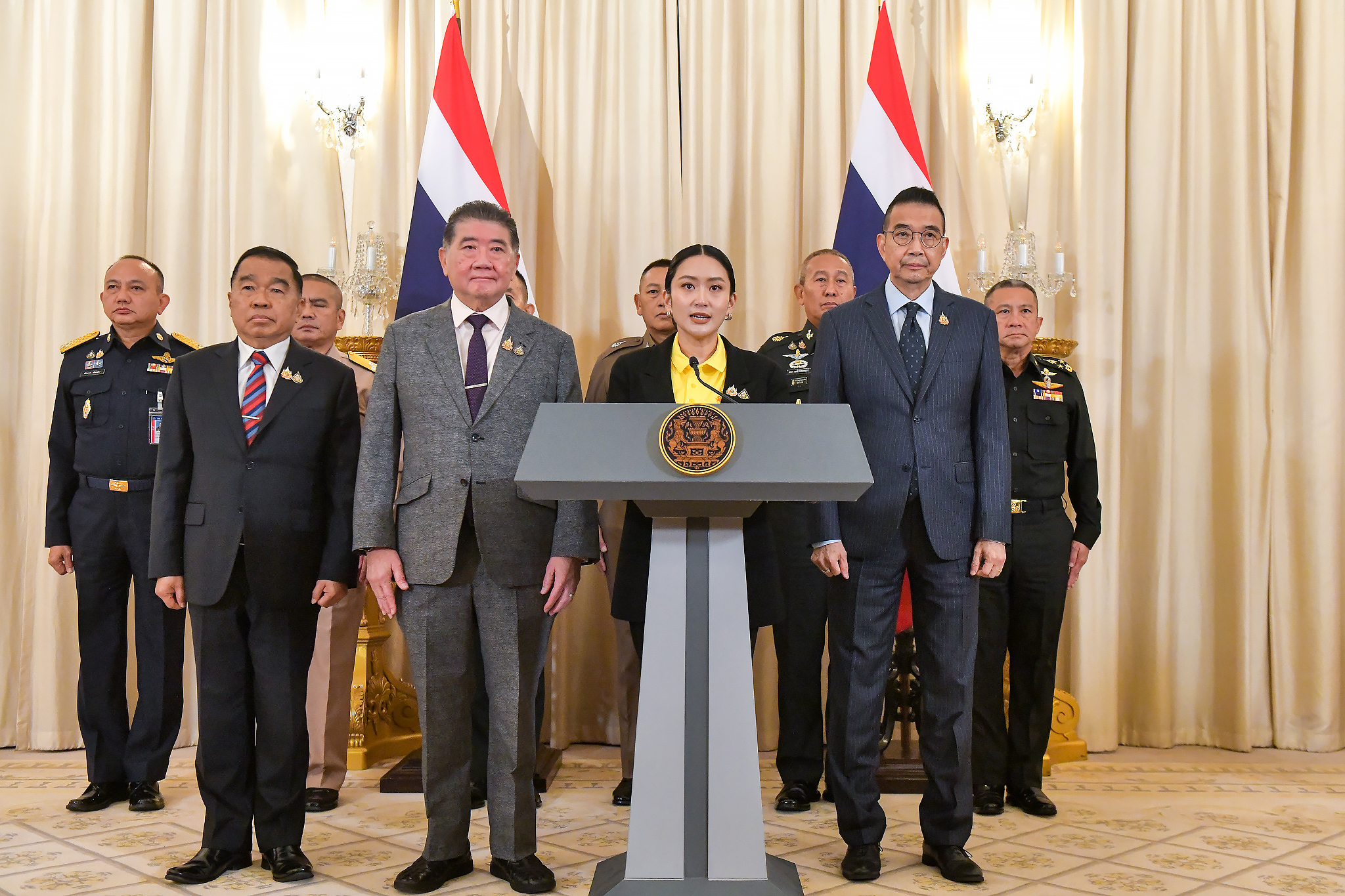 คนไทยจะอยู่อย่างไร ในโลกการเมืองผันผวน