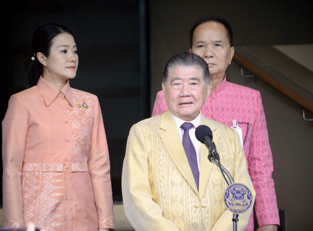 ภูมิธรรม เวชยชัย