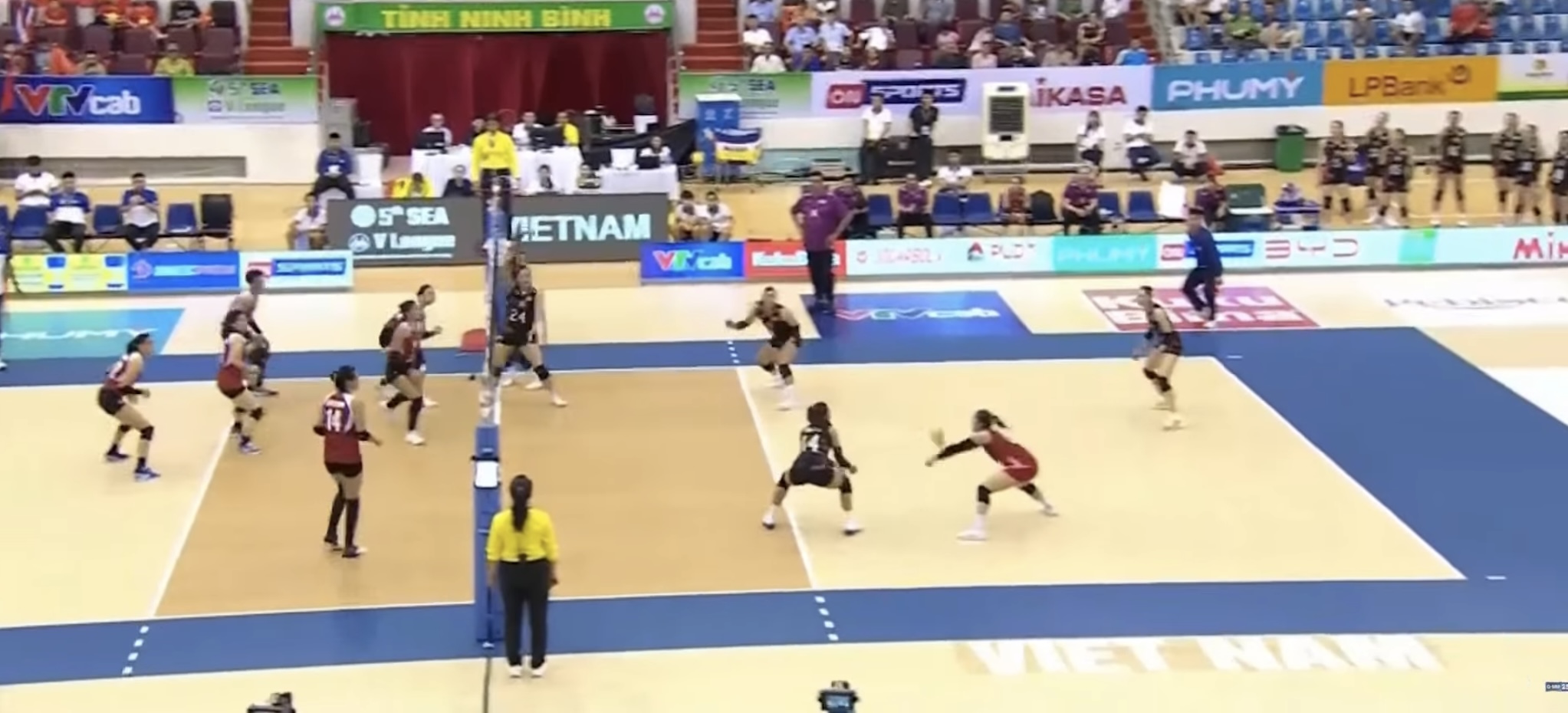 วอลเลย์บอลหญิง ซี วี.ลีก ทีมชาติไทย ชนะ ฟิลิปปินส์ 3-1 เซต