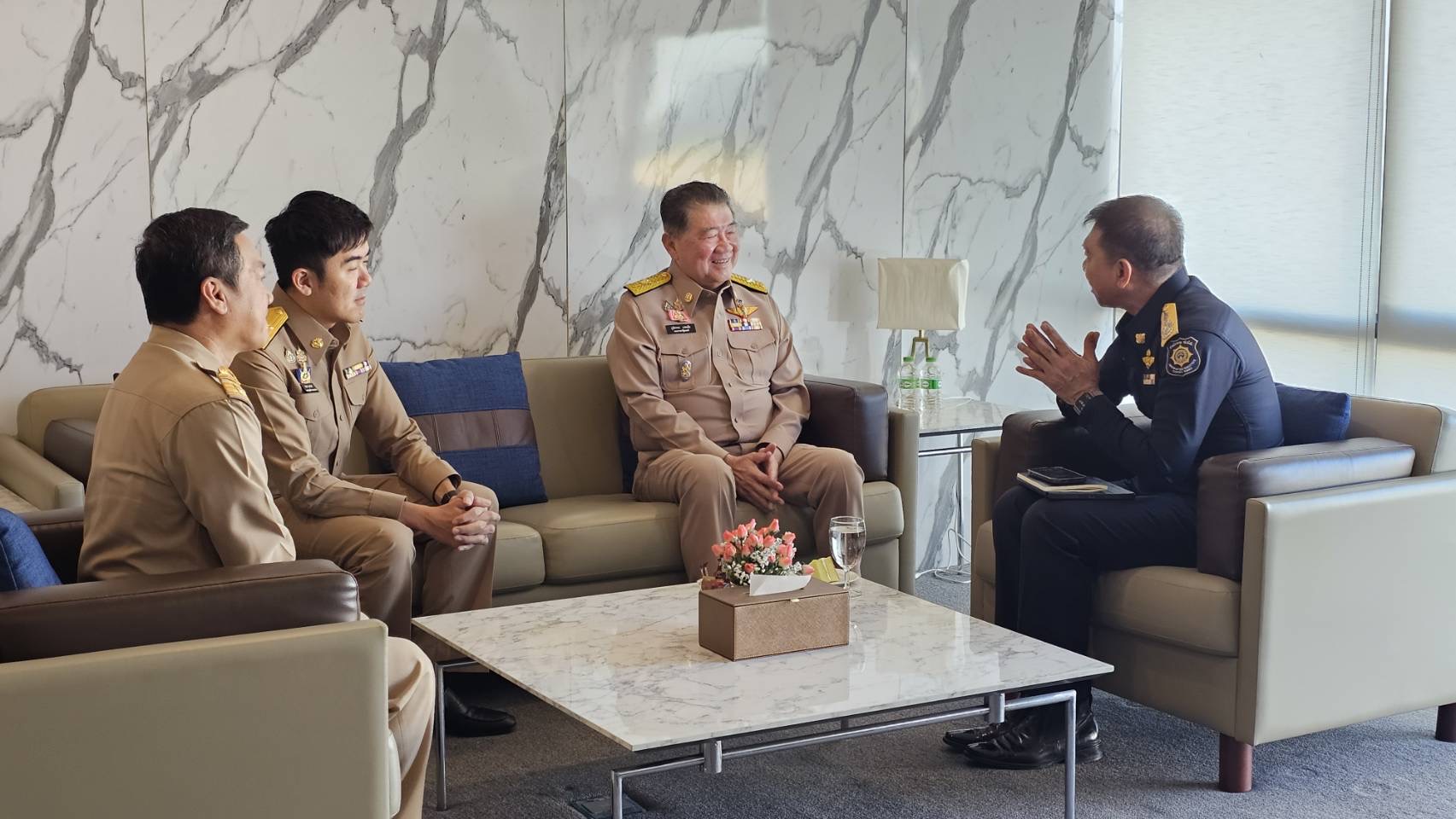 ภูมิธรรม จ่อแถลงจับไอซ์ลอตใหญ่ ’ทศพล‘ รุดมอบมาลัย หลังชงนั่งพ่อเมืองเชียงใหม่