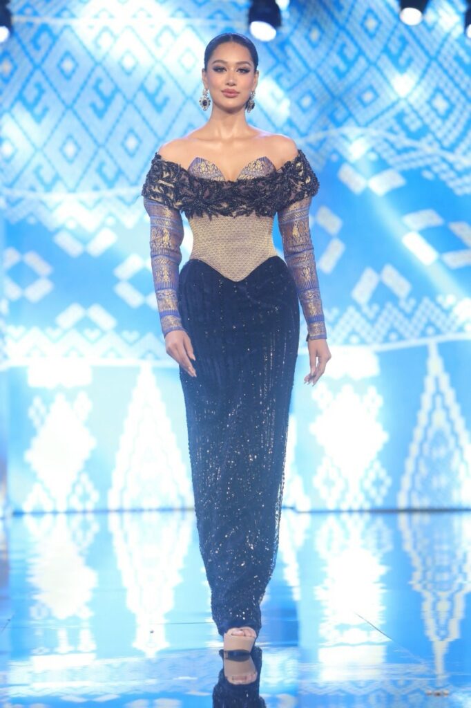 'กิ๊ฟ กมลพร' งดงามในชุดผ้าไทยคว้า 'Queen of Thai Silk'