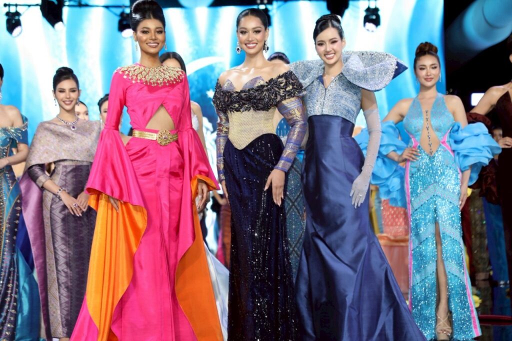 'กิ๊ฟ กมลพร' งดงามในชุดผ้าไทยคว้า 'Queen of Thai Silk'