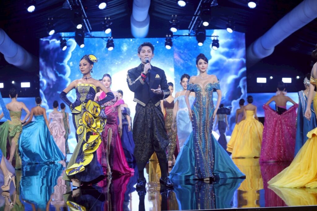 'กิ๊ฟ กมลพร' งดงามในชุดผ้าไทยคว้า 'Queen of Thai Silk'