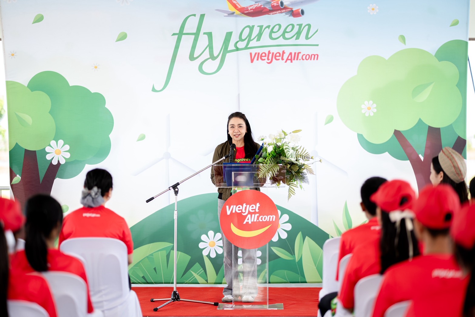 เดินหน้าโครงการ “Fly Green” ปลูกโกงกาง 50,000 ต้น ฟื้นฟูชายฝั่งเพชรบุรี