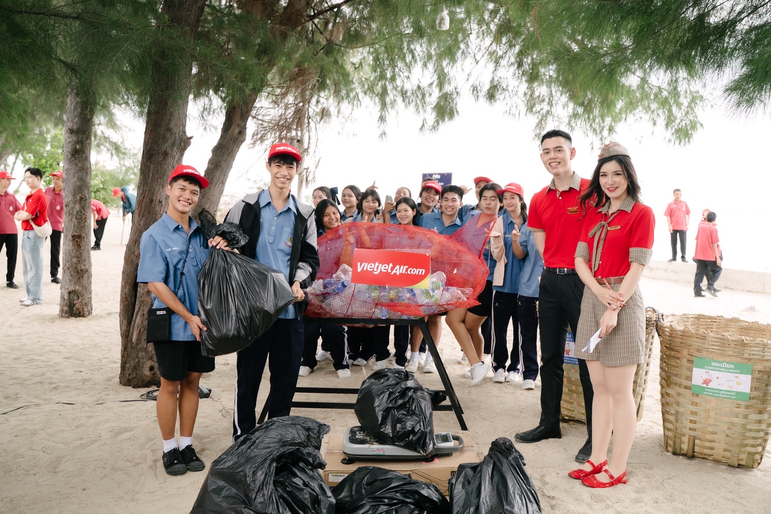 เดินหน้าโครงการ “Fly Green” ปลูกโกงกาง 50,000 ต้น ฟื้นฟูชายฝั่งเพชรบุรี