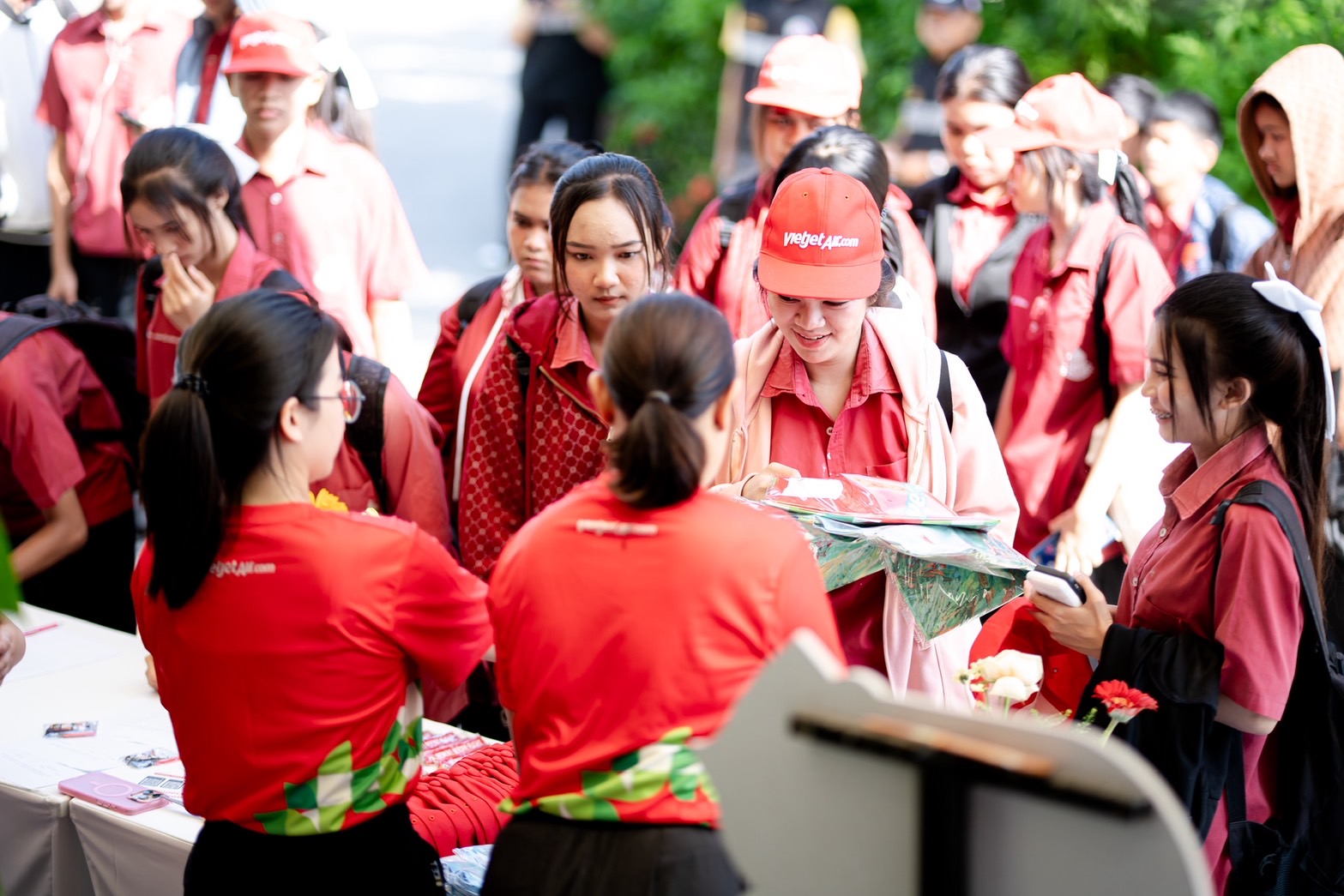 เดินหน้าโครงการ “Fly Green” ปลูกโกงกาง 50,000 ต้น ฟื้นฟูชายฝั่งเพชรบุรี