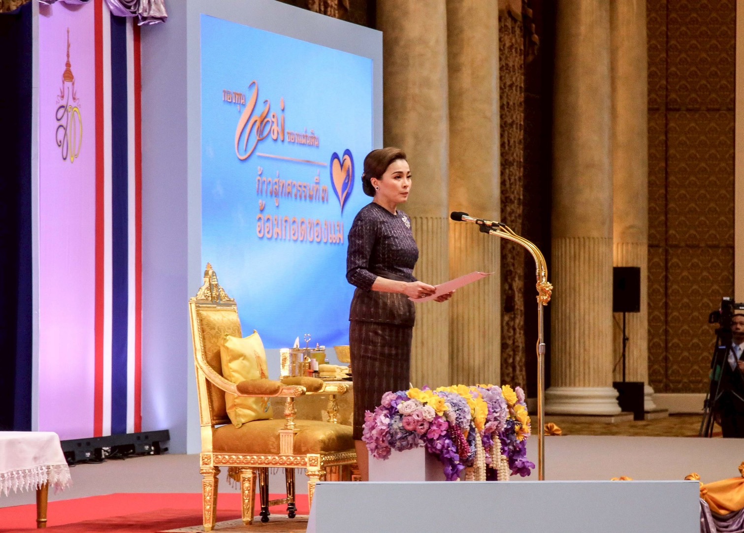 พระราชินี เสด็จฯ เป็นองค์ประธานงานมหกรรมกองทุนแม่ของแผ่นดิน