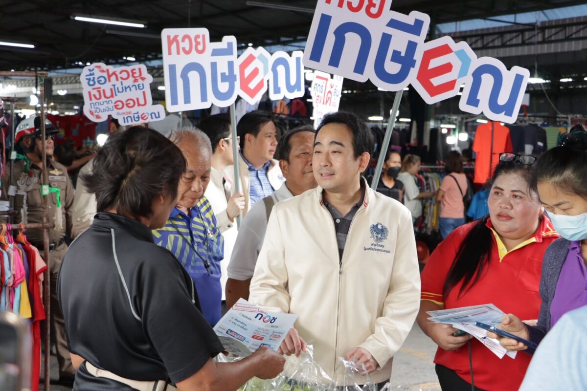 หวยเกษียณ เดินสาย “ตลาดมีนบุรี” พ่อค้า-แม่ค้าแห่สนใจล้นหลาม