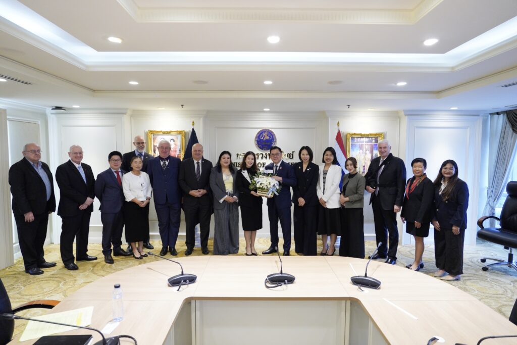 นายจตุพร บุรุษพัฒน์