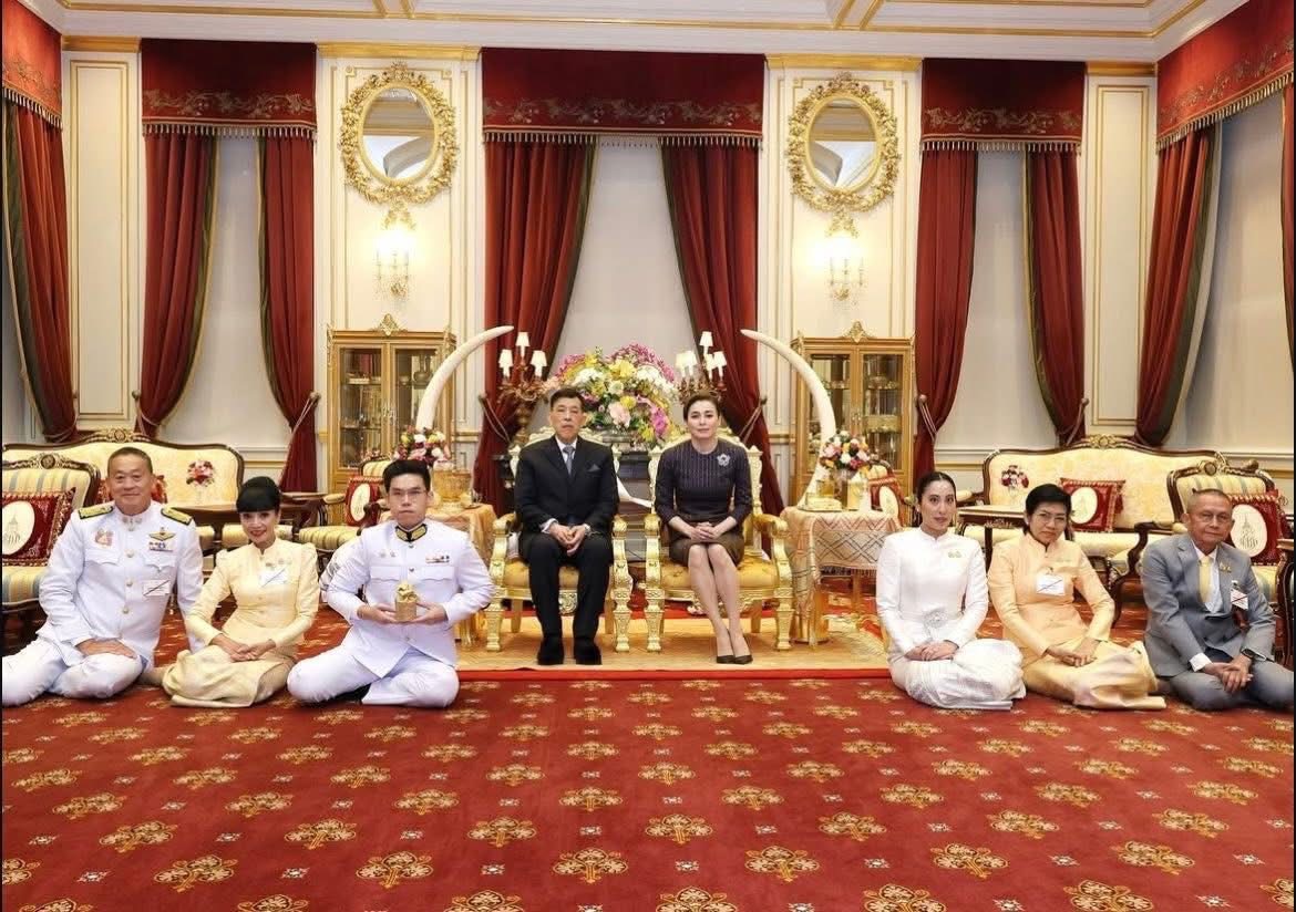 ในหลวง-พระราชินี พระราชทานน้ำสังข์ สมรสพระราชทาน แก่ลูกสาวเศรษฐา