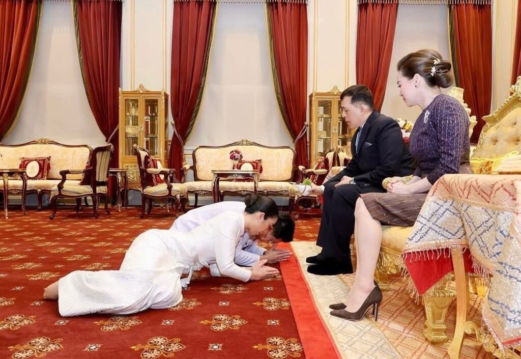 ในหลวง-พระราชินี พระราชทานน้ำสังข์ สมรสพระราชทาน แก่ลูกสาวเศรษฐา