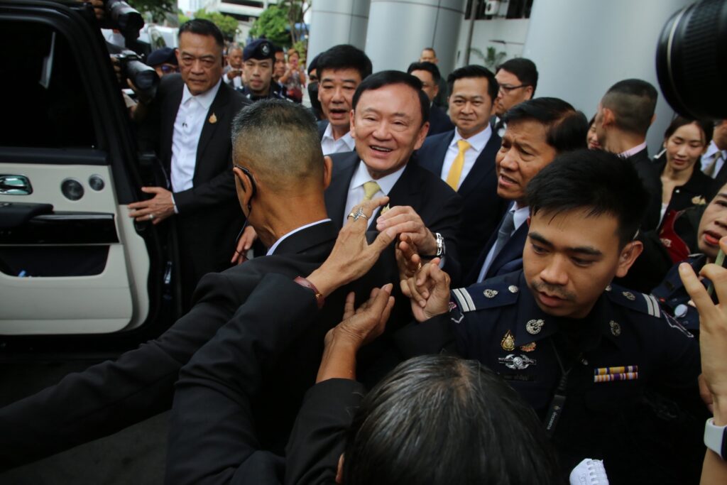 ศาลอาญายกฟ้องทักษิณ คดี ม.112