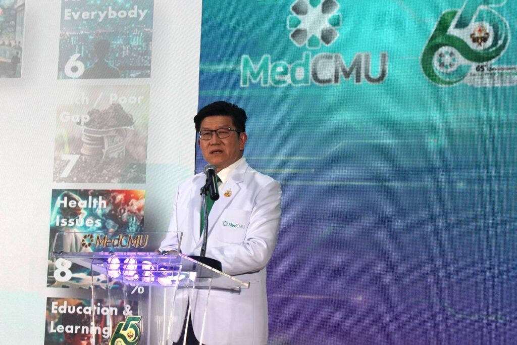 รศ.นพ.นเรนทร์ โชติรสนิรมิต คณบดีคณะแพทยศาสตร์ มช.