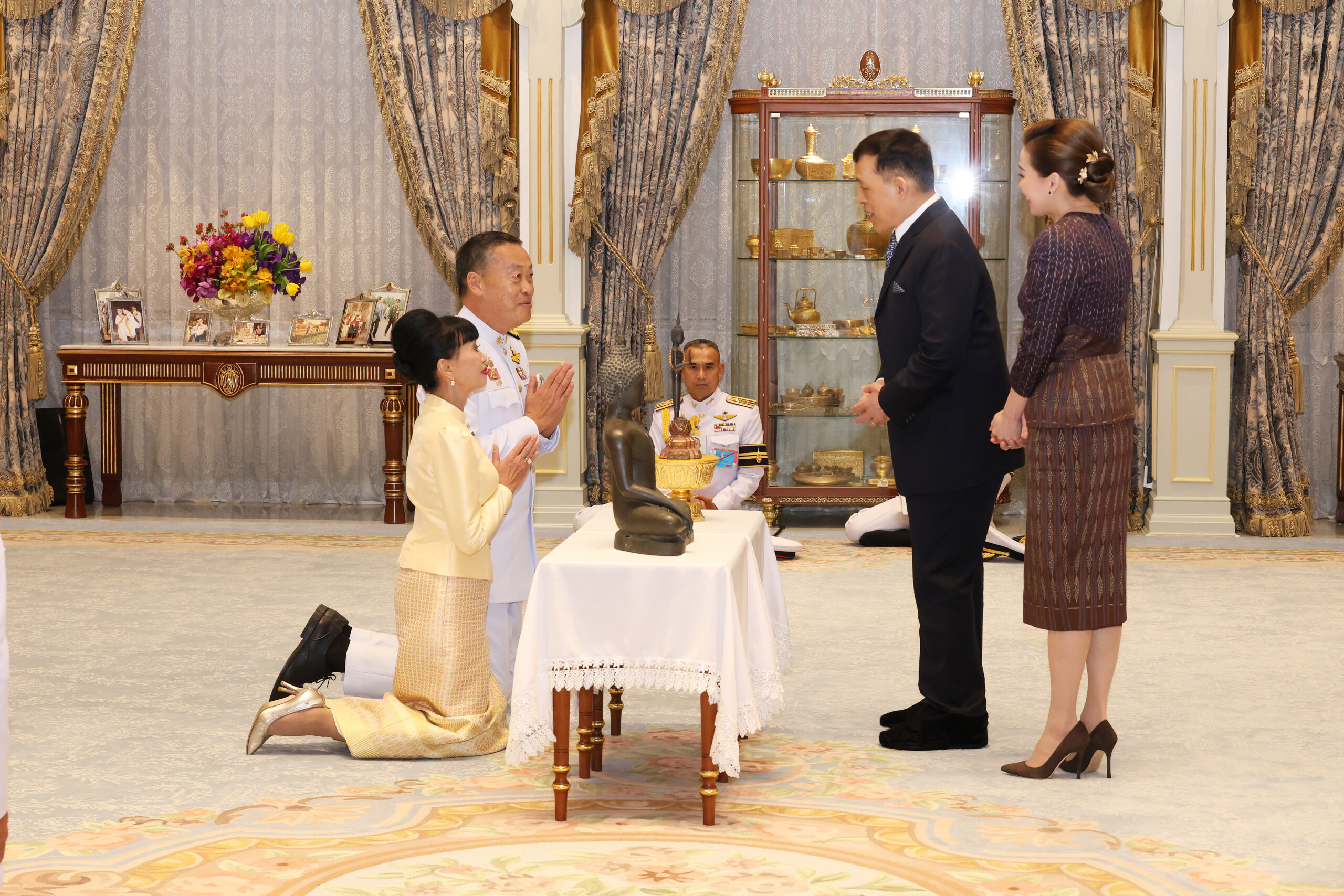 ในหลวง พระราชินี พระราชทานพระบรมราชวโรกาสให้เศรษฐา และภริยา เฝ้าฯ