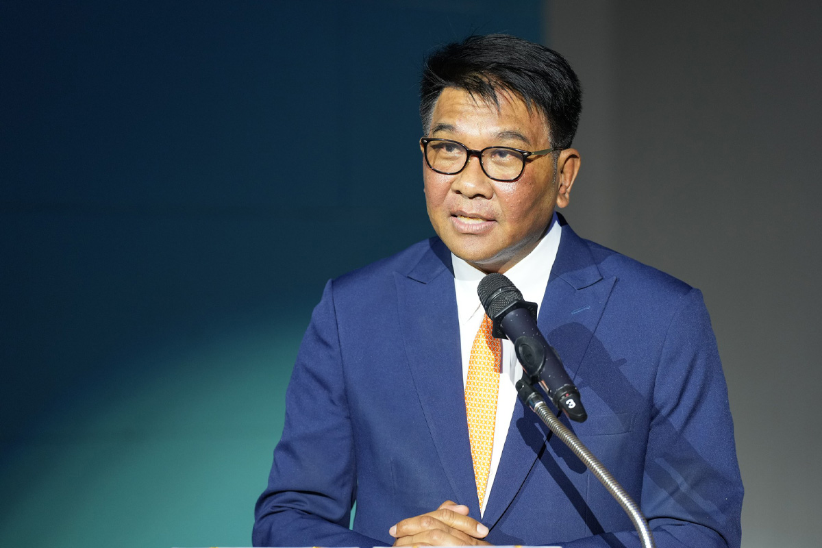รศ.ดร.ธนวรรธน์ พลวิชัย